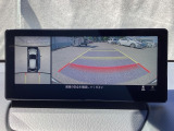 狭い場所での駐車やすれ違いなどでより的確な運転操作に役立つ360&deg;ビューモニターが装備されています。