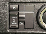 助手席側はパワースライドドアウェルカムオープン機能 降車時にスイッチで予約しておけば、乗車時に電子カードキーを持ってクルマに近づくだけでパワースライドドアが自動でオープン♪