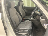乗降がしやすい運転席。高さが調節できて小柄な方でも運転しやすいポジションをとることができます。