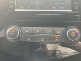 ◆エアコン◆温度の設定をしてAUTOボタンを押すだけ簡単。左右別々温度設定で 車内を快適な温度に保ってくれます
