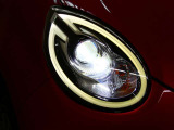 LEDヘッドライトです。デザイン性がよくとても明るいので、夜間の走行や悪天候でも安心です。しかも長寿命!