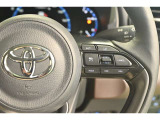 レーダークルーズコントロール(全車速追従機能付)付きです。車速に応じて追従支援してくれるので、ロングドライブも快適です。詳細は販売店スタッフまでおたずねください。