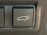 【パワーバックドア】スマートキーや運転席のボタンを押すだけでリアゲートが自動で開閉します!荷物を持っている時や、高い位置にあるバックドアを閉める際に便利な機能です♪