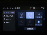ディスプレイオーディオを装備。スマートフォンと車を繋ぐことで、これまでのナビに加えて色々なサービスが楽しめます。