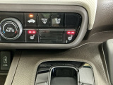 運転席/助手席シートヒーターで寒い日もすぐに温かくなり快適に過ごせます。2段階の温度調整が可能です
