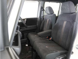 運転席と助手席は足元が繋がっているので自由に行き来しやすいので駐車場が狭いときでも助手席側からスムーズに乗り降りできて便利!