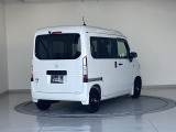 バックカメラが付いているのでバックでの車庫入れも安心です。
