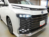 LEDヘッドライトです。デザイン性がよくとても明るいので、夜間の走行や悪天候でも安心です。しかも長寿命!