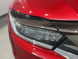 LEDヘッドライトは、点灯の瞬間から最大光量を発揮し、突然暗くなるトンネルなどでの安定感を高めます。
