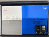 スマートキーは鍵をバッグに入れたままでもドアロックの開閉やエンジンのON・OFFができます。夜間や雨の日も鍵を探さなくて良いので便利です。