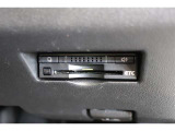 高速道路の利用時に便利なETC。料金所での停車や小銭を探す手間がなくなり快適です♪見た目もすっきりとしたビルトインタイプを装備しています。