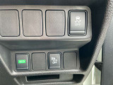クルマや人を見つけて衝突被害を軽減するエマージェンシーブレーキ搭載。クルマが安全運転のお手伝いをしてくれます。