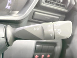 【オートライト】周りの明るさに応じて自動でヘッドライトの点灯・消灯ができる機能です!ライトの付け忘れ・消し忘れなどが無くなり、雨の日や夕方の走行も安心!トンネル通過時も便利ですね♪