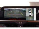 【パノラミックビューモニター】 後退時に車両の後ろ側を表示するだけでなく上から見たような映像で車庫入れなどバックする際に安心です。