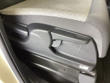 シートリフター(ハイトアジャスター)装備。運転席の高さを調整する機能