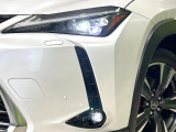 【LEDヘッドライト】悪天候や夜間走行時も良好な視界を確保し安心して運転できる高輝度LEDヘッドライトを装備!点灯速度が早く、消費電力も抑えられています。