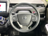 【純正革巻きステアリング】上質な革を使用することで、手にしっかり馴染みとても運転しやすいハンドルです♪