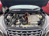 1.2Lの発電用エンジンとモータールームの画像です。