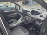 運転中の視線移動を抑えるレイアウトの「iCockpit」。