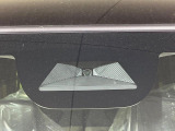【ホンダセンシング】走行中に前方の車両等を認識し、衝突しそうな時は警報とブレーキで衝突回避と被害軽減をアシスト。より安全にドライブをお楽しみいただけます。