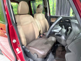 運転席シート廻りは使用感も少なく、良好な状態となっています。丁寧に使われていたことがよくわかりますね。