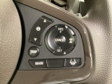 ハンドルにHondaセンシング系のクルーズコントロールやレーンキープアシストなどのスイッチが装備されています。ハンドルから手を離さず安全に操作できます。