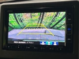 【バックカメラ】駐車時に後方がリアルタイム映像で確認できます。大型商業施設や立体駐車場での駐車時や、夜間のバック時に大活躍!運転スキルに関わらず、今や必須となった装備のひとつです!