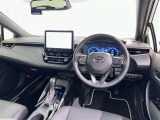 運転席まわりです。 各操作スイッチは使いやすい位置に配置されてます。