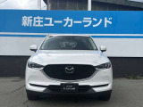凛とした表情のフロントマスクが、自信に満ちた走りを感じさせます。The dignified front face inspires confident driving.