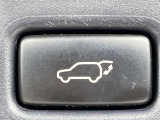 【パワーバックドア】スマートキーや運転席のボタンを押すだけでリアゲートが自動で開閉します!荷物を持っている時や、高い位置にあるバックドアを閉める際に便利な機能です♪