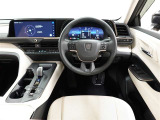 メーター・操作機器を水平に集約して、運転中の視線移動や動作を最小化して迷うことなく直感的に運転できる空間です。