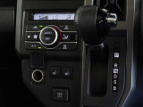 車内を快適に、オートエアコンを装備しています。