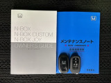 スマートキーは鍵をバッグに入れたままでもドアロックの開閉やエンジンのON・OFFができます。夜間や雨の日も鍵を探さなくて良いので便利です。