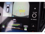 それぞれのカメラをつなぎ合わせ上から見たような画像が映し出される全周囲カメラ装備です。