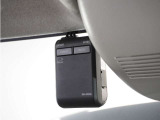 ◆ドライブレコーダー◆映像・音声などを記録する自動車用の装置です。 もしもの事故の際の記録はもちろん、旅行の際の思い出としてドライブの映像を楽しむことができます。