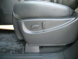 パワーシートになっておりますので、微調節が可能。運転がしやすい姿勢を取ることが出来ます。