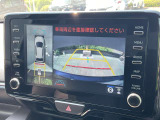 上から見下ろしているような視点で周囲が確認できるアラウンドビューモニターです。上から見下らしているような映像によって縦列駐車もラクラク、駐車が苦手な人の強い味方です!