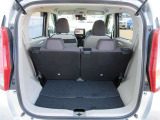 リヤシートをスライドさせると軽自動車とは思えないほどの荷室スペースが確保できます!!