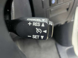 高速道路で便利な【クルーズコントロール】も装着済み。アクセルを離しても一定速度で走行ができる装備です。加速減速もスイッチ操作でOKです。