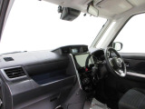 ダイハツのお店では、ダイハツ車を知り尽くしたプロフェッショナルが、専用の診断機器を使って各システムを点検しております。