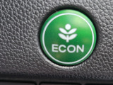ワンタッチで省燃費走行をサポートするECONスイッチを装備。