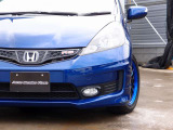 人気のフィットRS10htアニバーサリーカスタム車両の入庫!BLTZ車高調にRAYSグラムライツ5716AW、トラストマフラー、無限リアウイングなどの充実装備に加え、整備履歴も9枚残っております