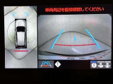 パノラミックビューモニターを装備。クルマを真上から見るように周囲を確認できます。機能の詳細はスタッフまでお問い合わせください。