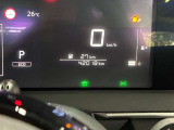 視認性に優れたメーターを採用しており、走行中でも車速や情報が分かりやすく表示されます。運転時の視線移動をむりのない範囲に抑え、快適で安心感のあるドライブをサポートします。
