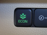 エンジン、エアコンなどを制御し低燃費な『ECONモード』に、また走りを楽しみたいとき、空調など快適性を重視したいときにはスイッチOFFで通常モードに切り替えができます!