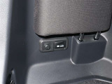アウトドアが更に楽しめる♪車内外で1500Wまでの家電品が使える装備で、車内外でコーヒーメーカーや湯沸かしポット、簡易電子レンジなどが使えますよ(*^^)v