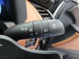 スイッチをオートに設定しておけば、車外の明るさに応じて自動的にヘッドランプを点灯・消灯します。夕暮れ時やトンネルの続く山道などを走行する時に便利なコンライトを装備しています。