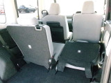 後部座席は可倒式なのでいざという時には広い荷室に様変わり♪