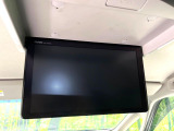 【11.6型フリップダウン】大画面モニターで後席でもエンタメをお楽しみいただけます。家族や友人とお出かけする機会が多い方に大人気です♪