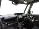 ダイハツのお店では、ダイハツ車を知り尽くしたプロフェッショナルが、専用の診断機器を使って各システムを点検しております。